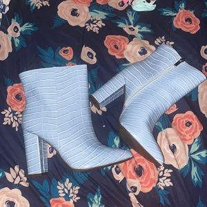 Wide ankle boots 8.5 ice blue snake pattern never worn box included